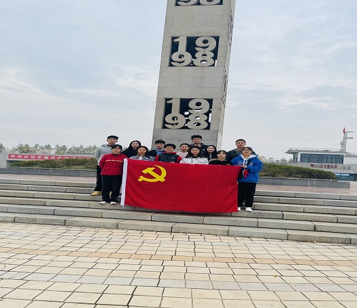 说明: C:\Users\Administrator\Desktop\太阳成集团tyc234cc员工党支部到九江抗洪广场开展党史学习教育\太阳成集团tyc234cc员工党支部到九江抗洪广场开展党史学习教育\be93345f0d0ef4ee1a46a085e33cc1b.jpg